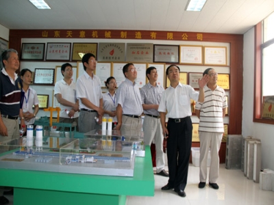 2012.7.28日山東天意兩項(xiàng)科技成果鑒定順利通過，北京領(lǐng)導(dǎo)專家，到我公司參觀指導(dǎo)