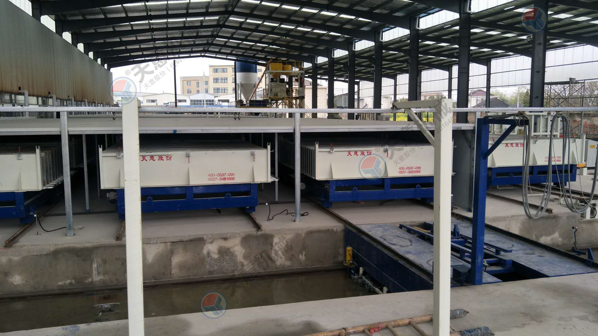 相對于傳統(tǒng)墻板機(jī)設(shè)備，新型墻板機(jī)有點(diǎn)更多